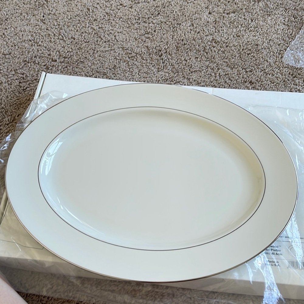 Lenox China Maywood Platinum 16 in Oval Platter Pattern Code: L MAYWO New in box